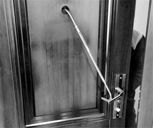 Detailed Explanation of the Technical Principle of Peephole Lock Picking