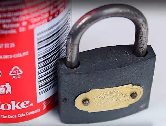 Drawing a pattern on an aluminum can does make it a lockpicking kit